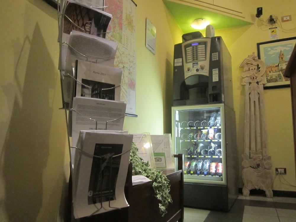 Evergreen Rome Bagian luar foto