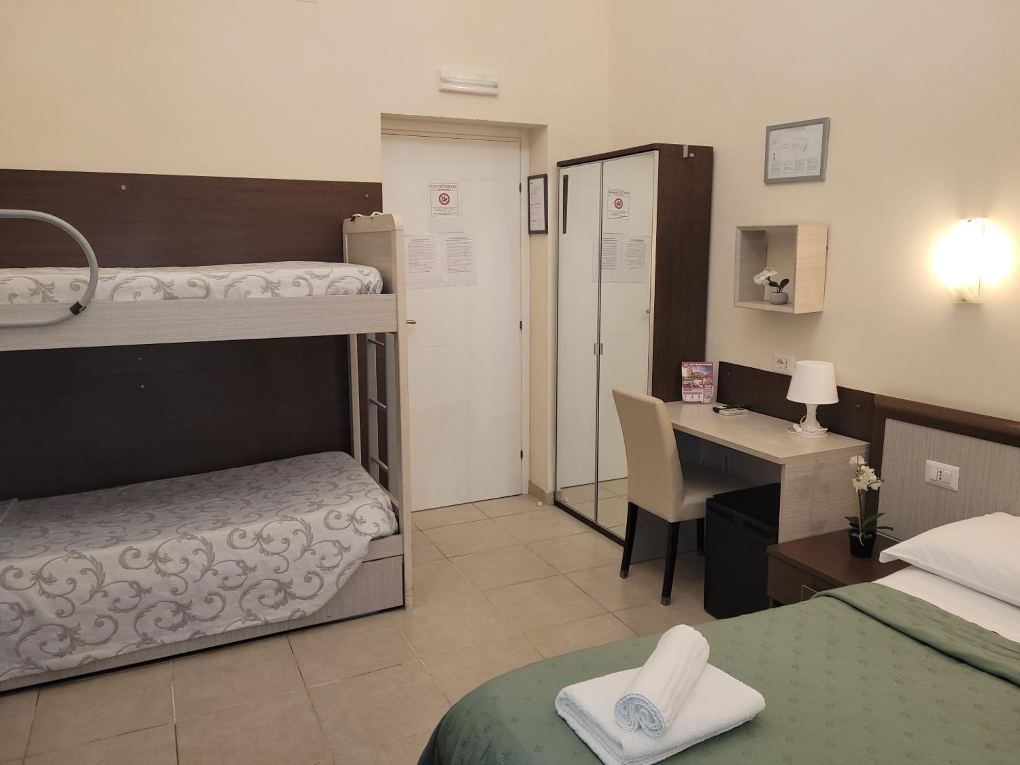 Evergreen Rome Bagian luar foto