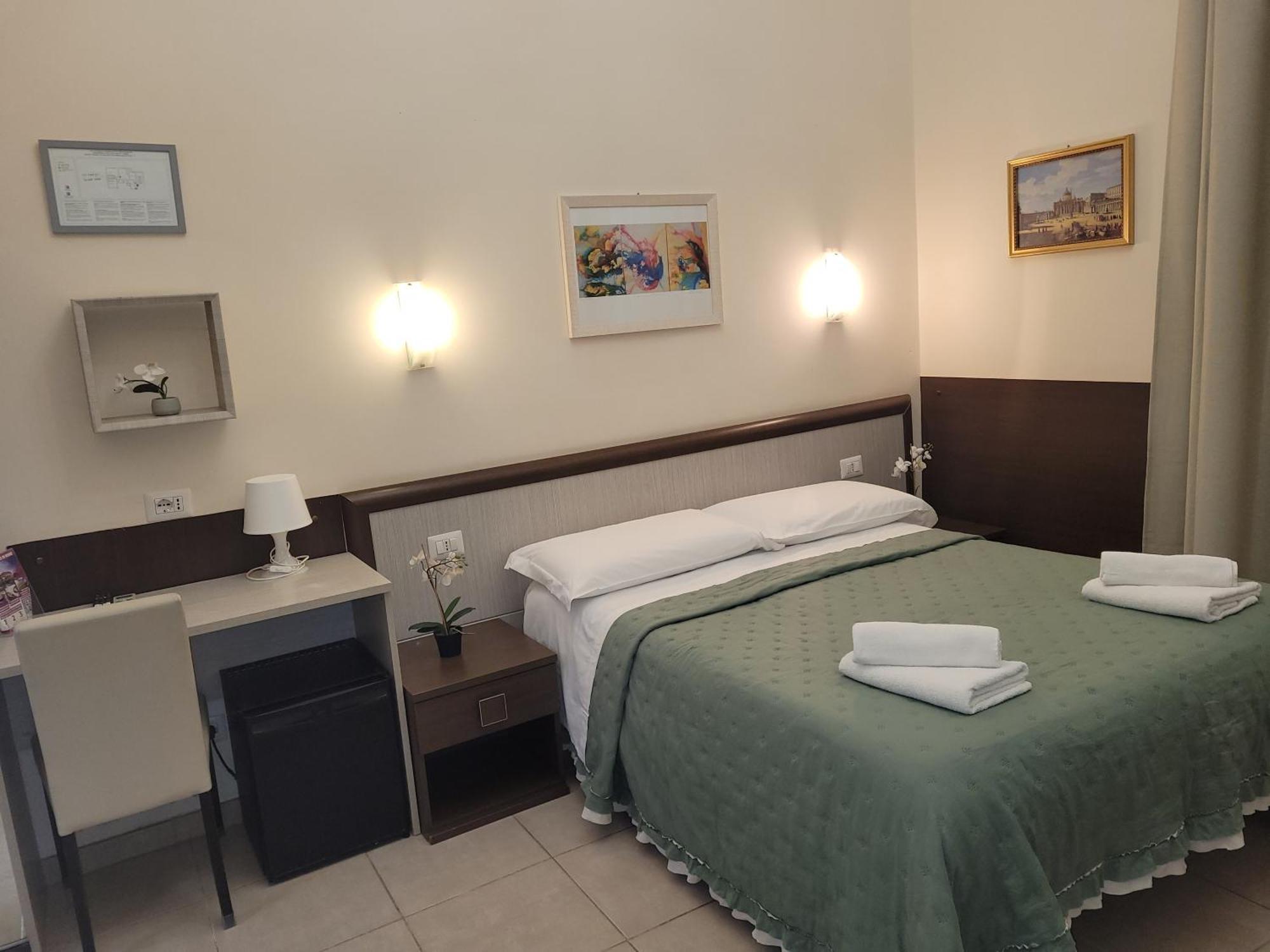 Evergreen Rome Bagian luar foto